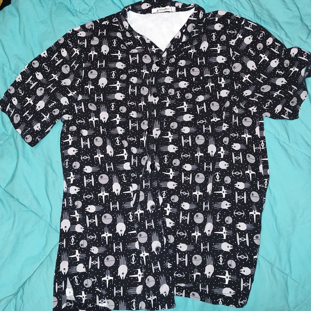 Disney Men's Small Star Wars Vented Button-Up Shirt w/ Spaceship Print